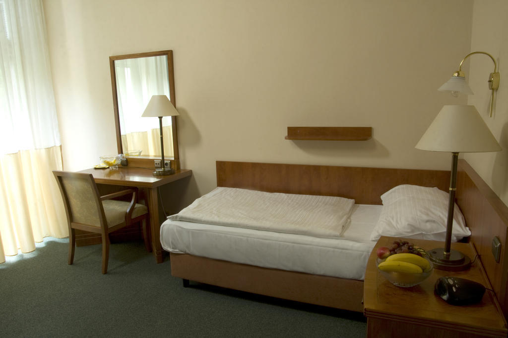 Dr. Adler Spa & Kurhotel Františkovy Lázně Стая снимка