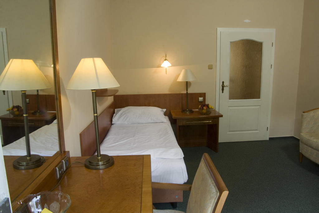 Dr. Adler Spa & Kurhotel Františkovy Lázně Стая снимка