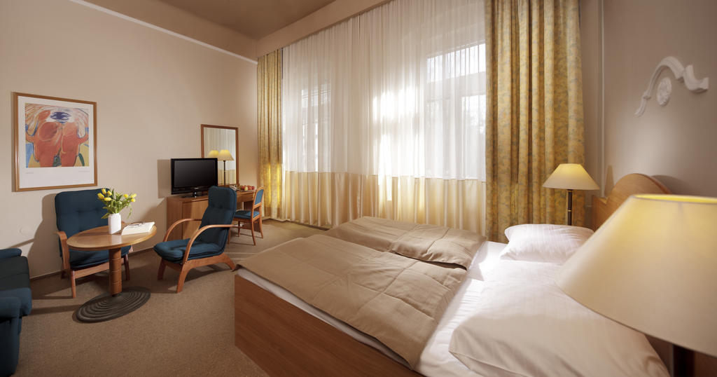 Dr. Adler Spa & Kurhotel Františkovy Lázně Стая снимка